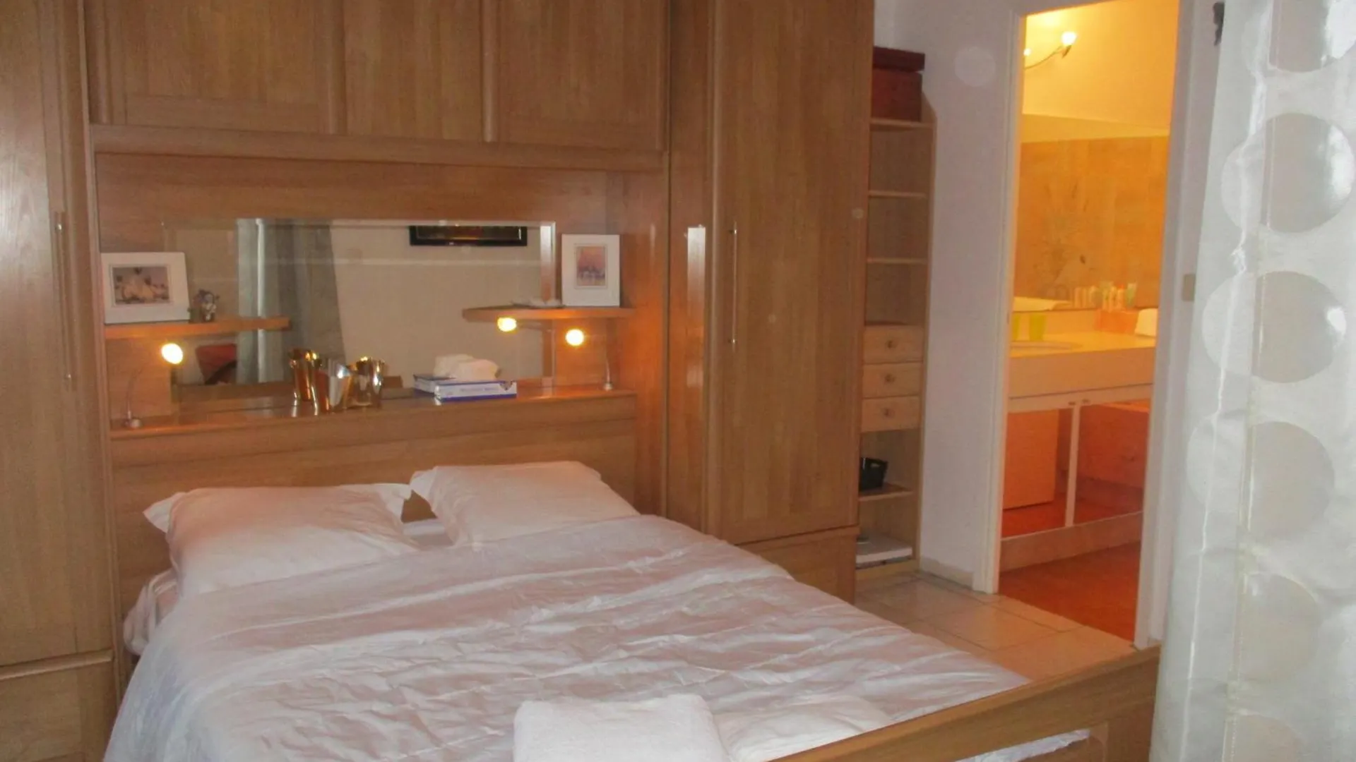 Riou Cannes Studio location